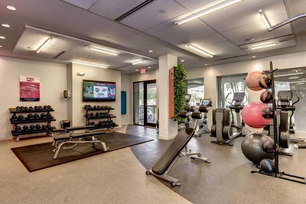 Elegant Apartment W Views At Crystal City Arlington Exterior foto