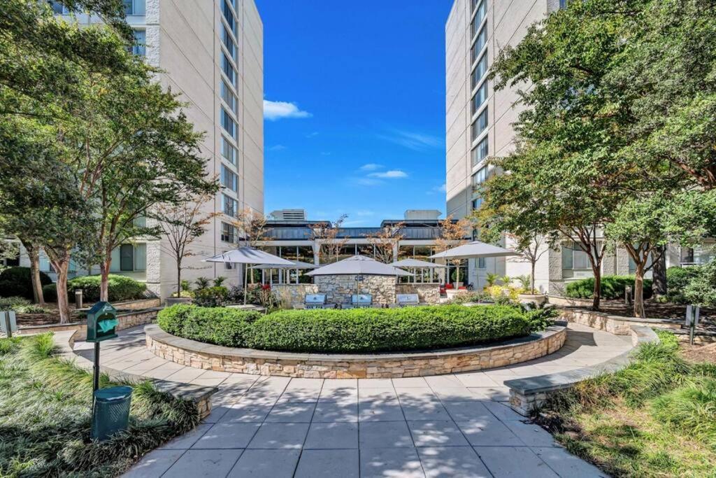 Elegant Apartment W Views At Crystal City Arlington Exterior foto