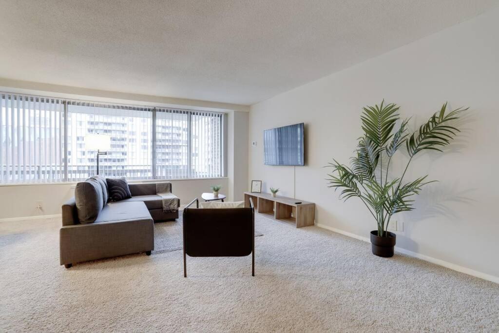 Elegant Apartment W Views At Crystal City Arlington Exterior foto