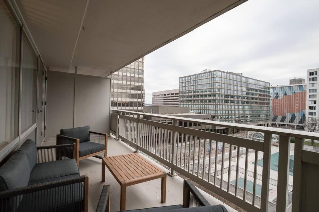 Elegant Apartment W Views At Crystal City Arlington Exterior foto