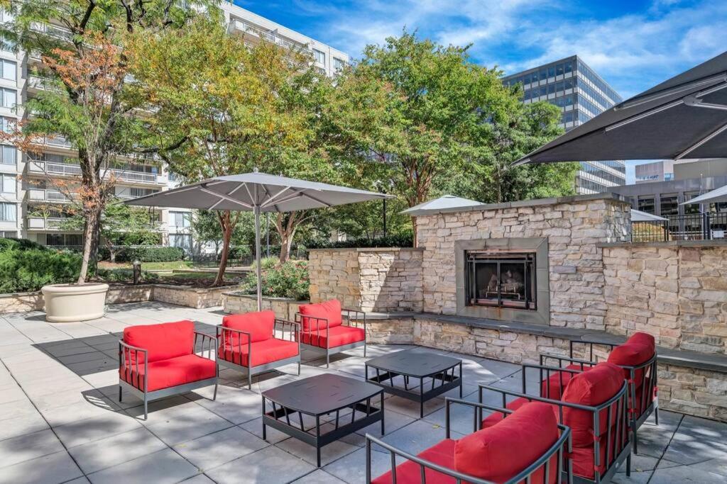 Elegant Apartment W Views At Crystal City Arlington Exterior foto
