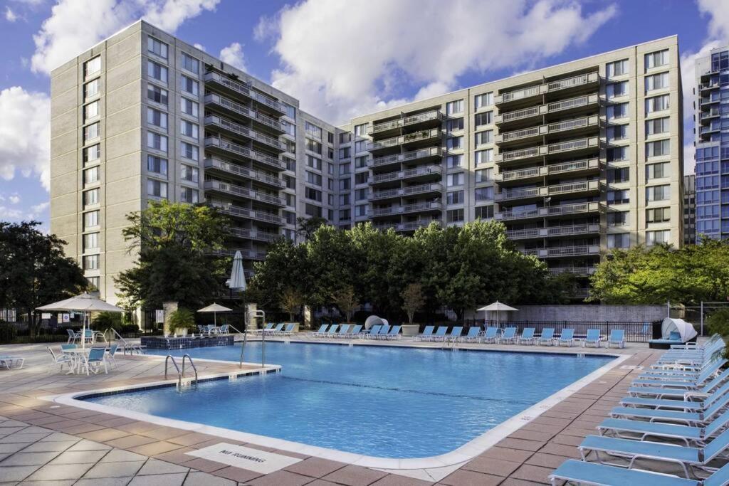 Elegant Apartment W Views At Crystal City Arlington Exterior foto