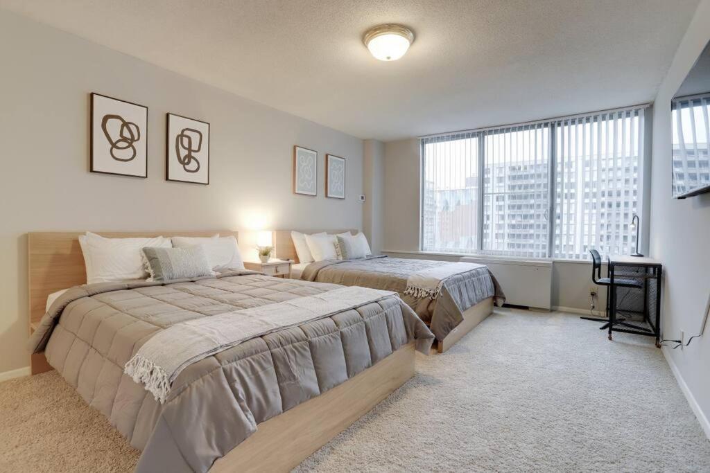 Elegant Apartment W Views At Crystal City Arlington Exterior foto