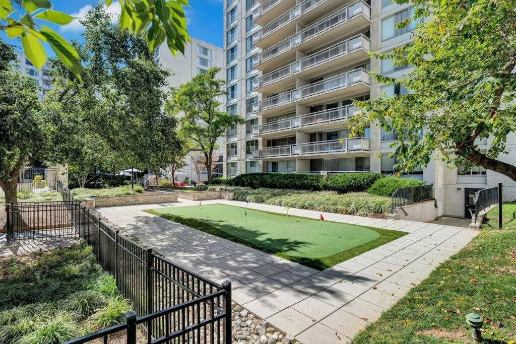 Elegant Apartment W Views At Crystal City Arlington Exterior foto