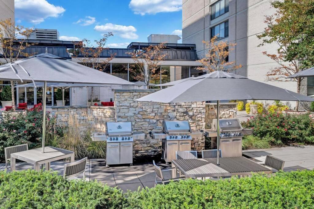 Elegant Apartment W Views At Crystal City Arlington Exterior foto